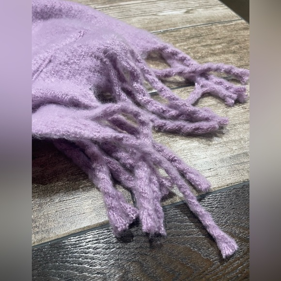 ✨Steve Madden Muffler With Pockets Light Purple One Size✨ - Picture 2 of 5